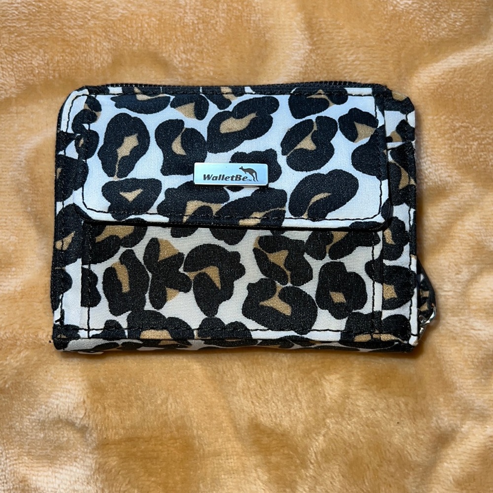 Walletbe Leopard Microfiber Wallet - Picture 2 of 6